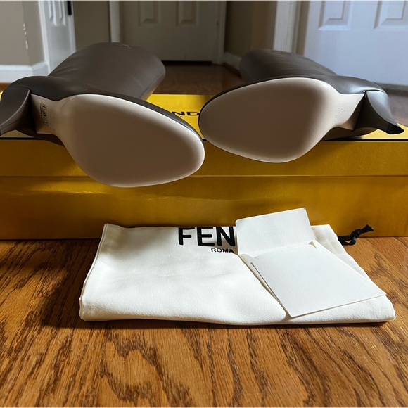 😊SOLD😊 Fendi Maya FF Karligraphy-motif boots in 37 - Picture 14 of 15